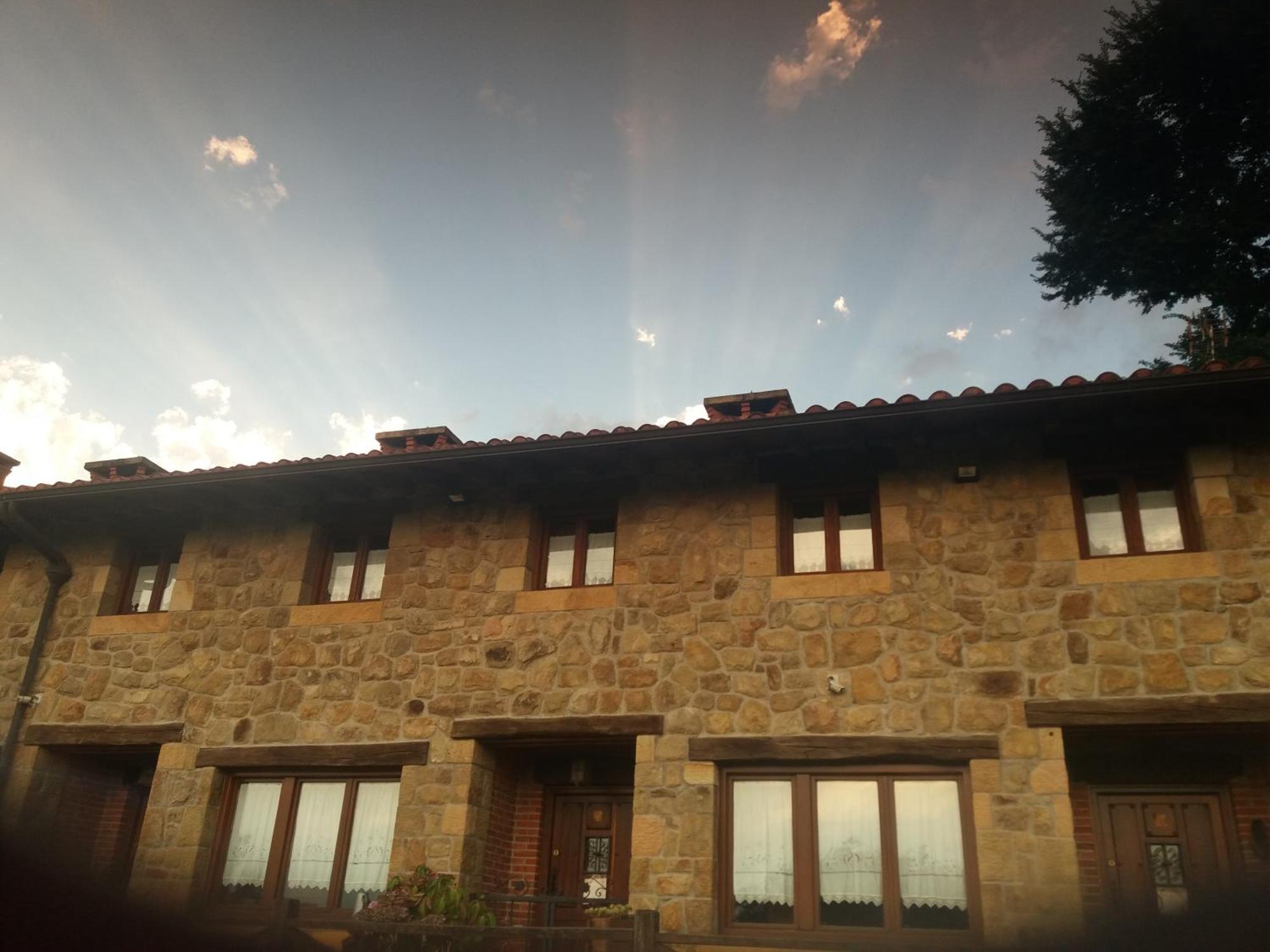 Fuente De Gueelo Guest House San Bartolome de Meruelo Exterior photo