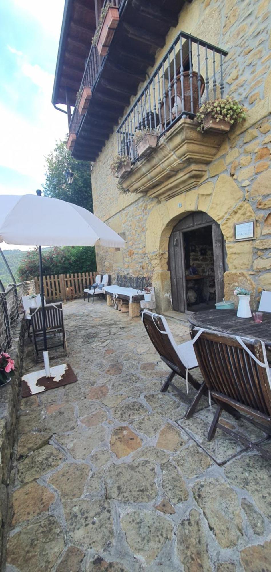 Fuente De Gueelo Guest House San Bartolome de Meruelo Exterior photo